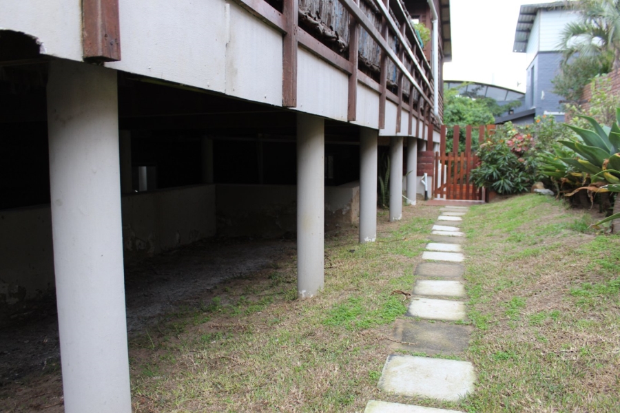 6 Bedroom Property for Sale in Paradise Beach Eastern Cape